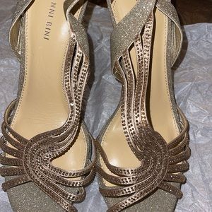 Gianni Bini gold sequined holiday 5” heels- new and never worn